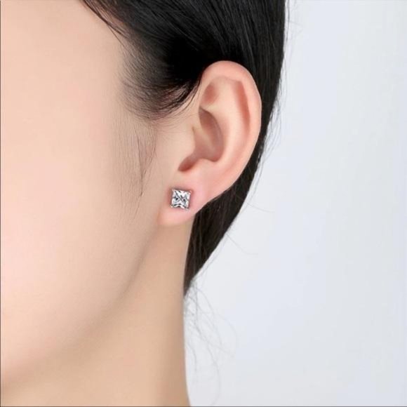 NEW 2.5 CARAT SILVER SQUARE DIAMOND STUD EARRINGS - Picture 2 of 3